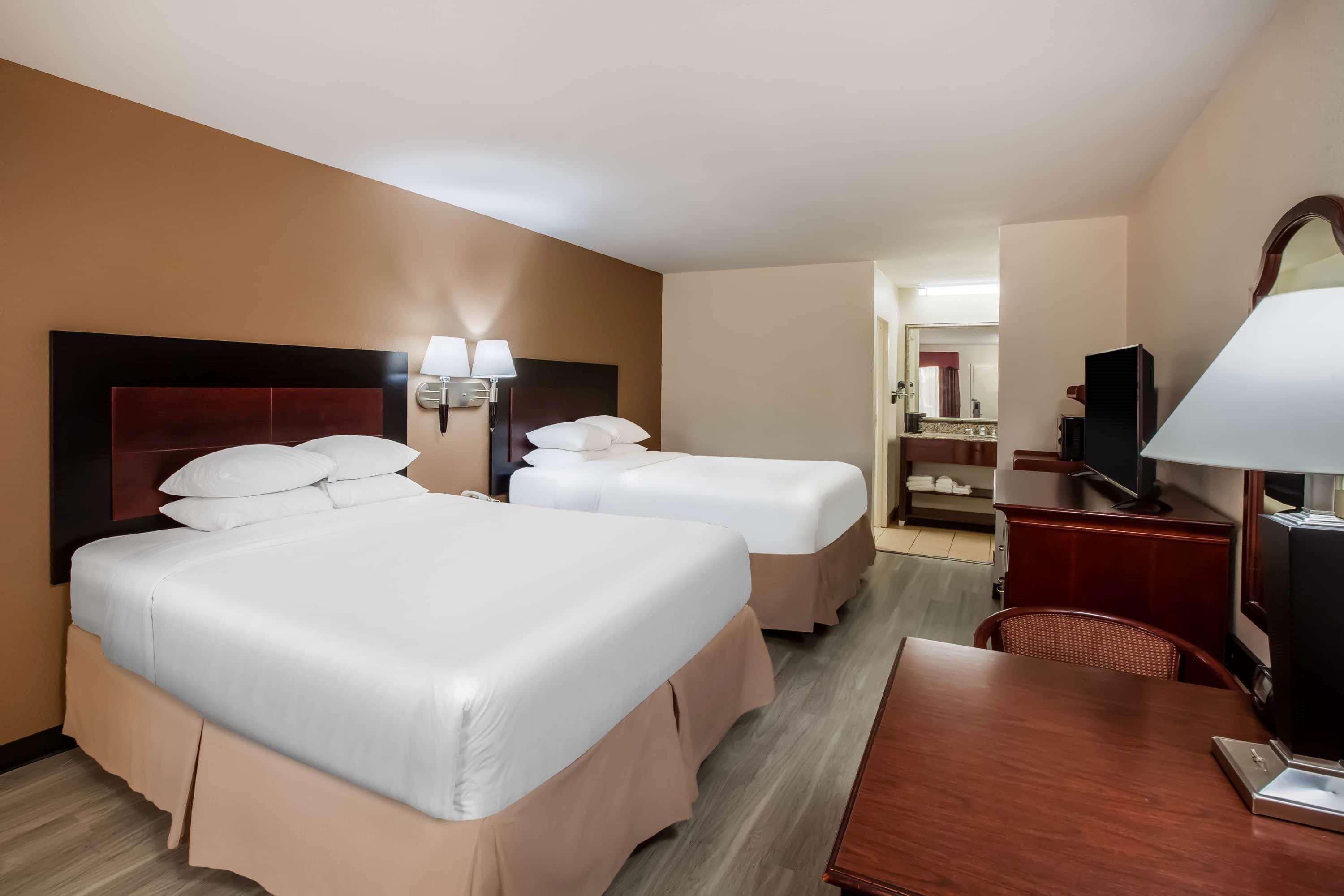 Days & By Wyndham Hotel Tyler