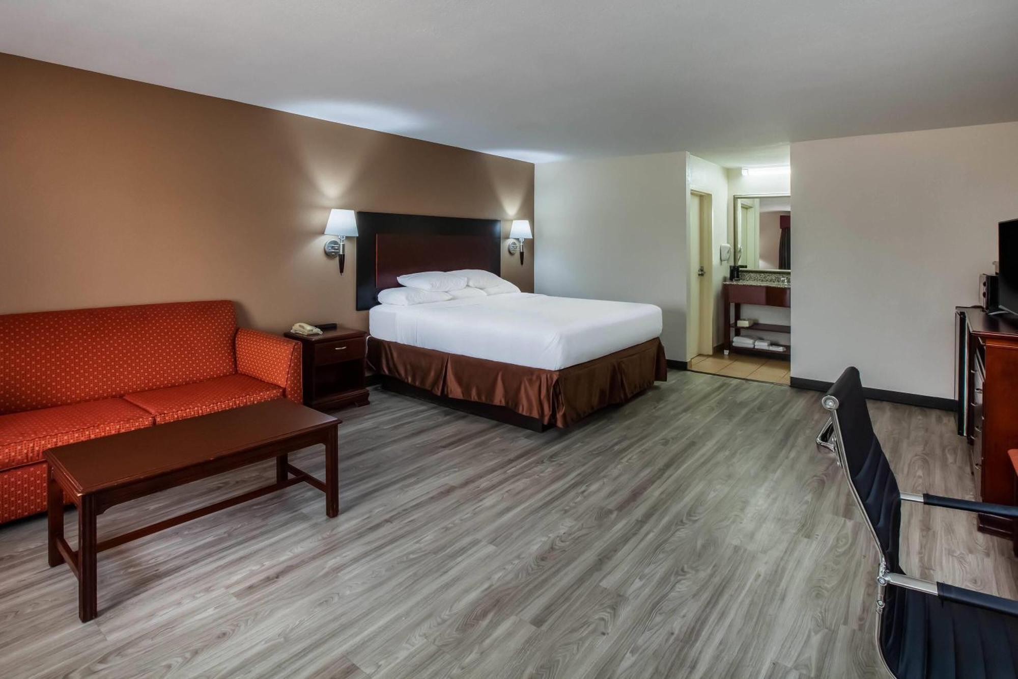 Days & By Wyndham Hotel Tyler