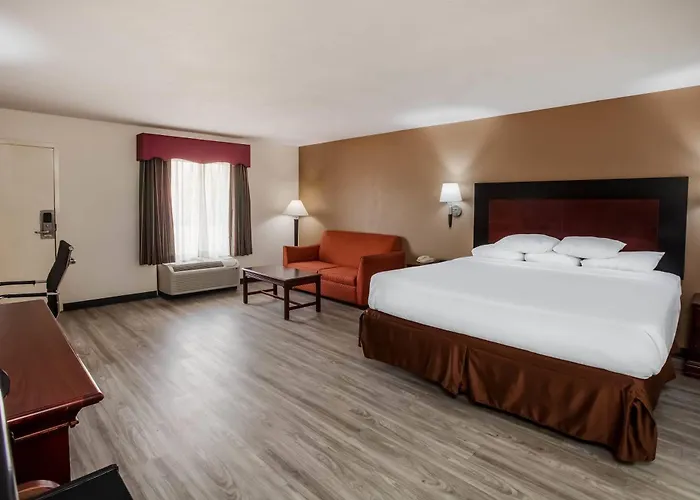 Days Inn & Suites By Wyndham Tyler
