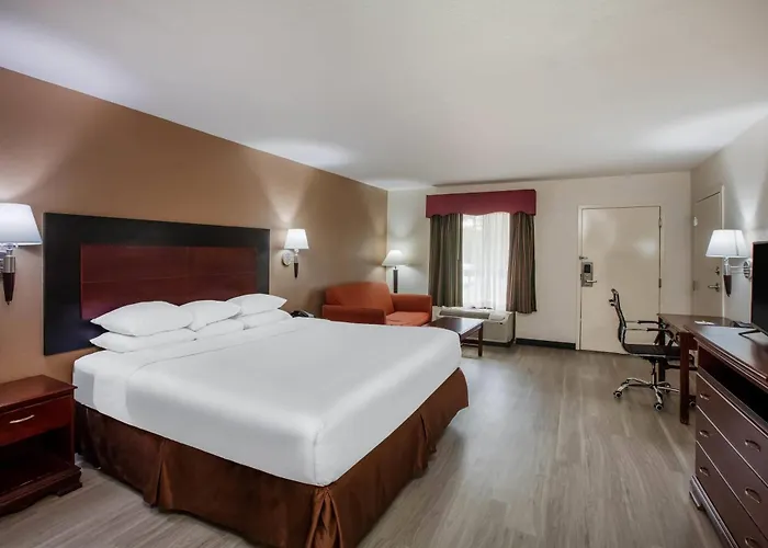Days Inn & Suites By Wyndham Tyler