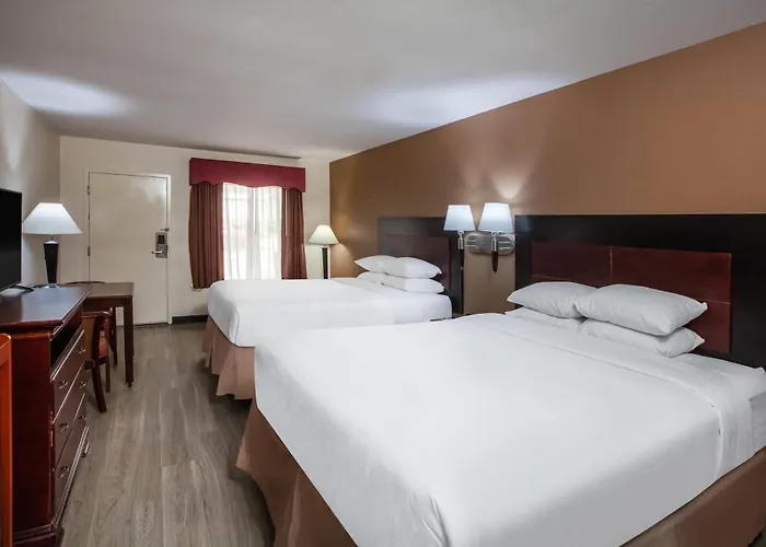 Days Inn & Suites By Wyndham Tyler
