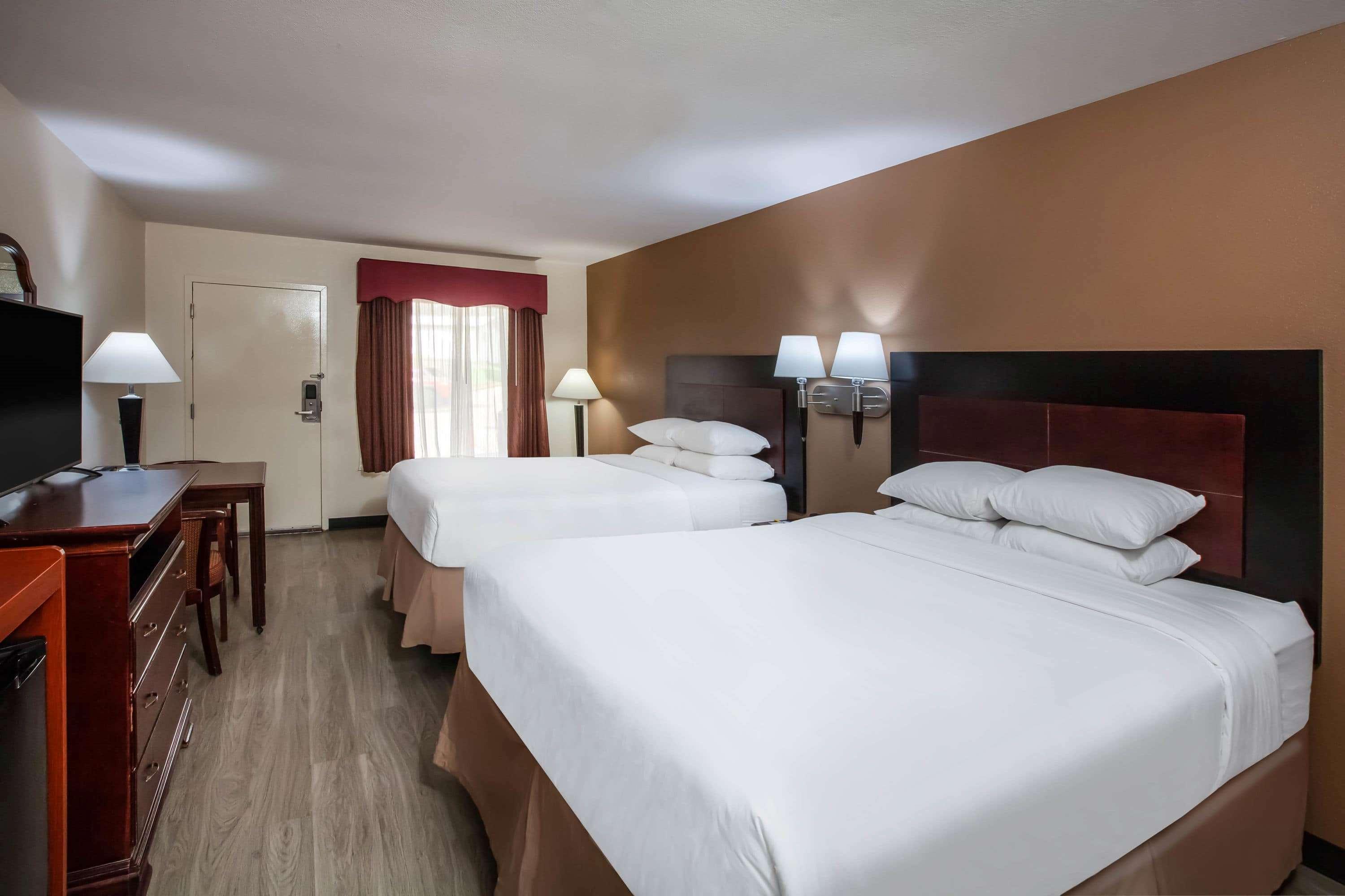Hotel Days & By Wyndham