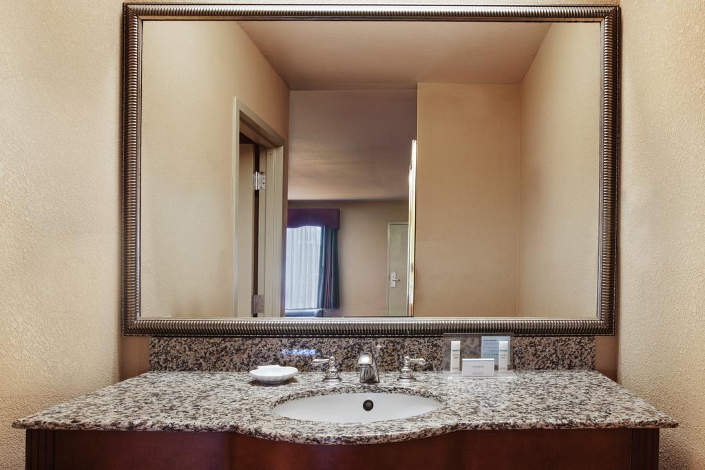 Hotel Days & By Wyndham